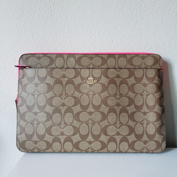 ❗SOLD❗❤Coach | Laptop Sleeve In Colorblock Signature - Picture 5 of 16